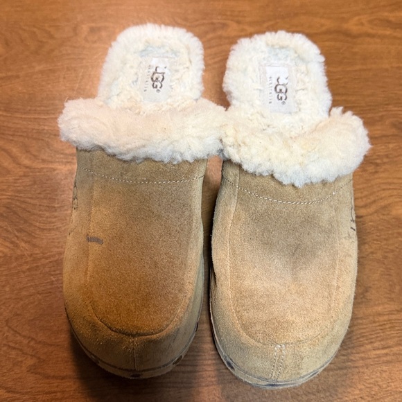 Vintage Ugg Tan Sheepskin Lined Wood Soled Clogs size 7/38 - Picture 2 of 16